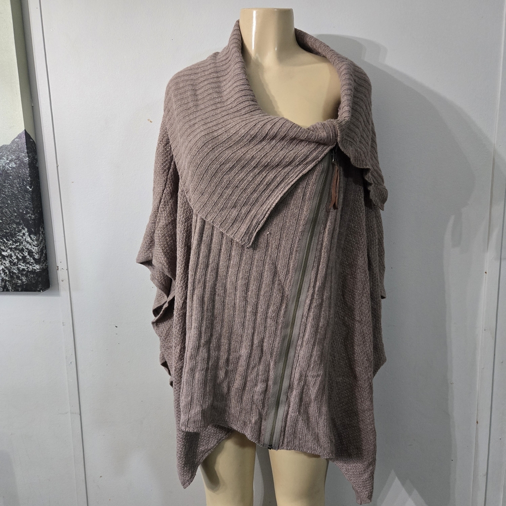 Cozy Women's Knit Poncho in Mauve